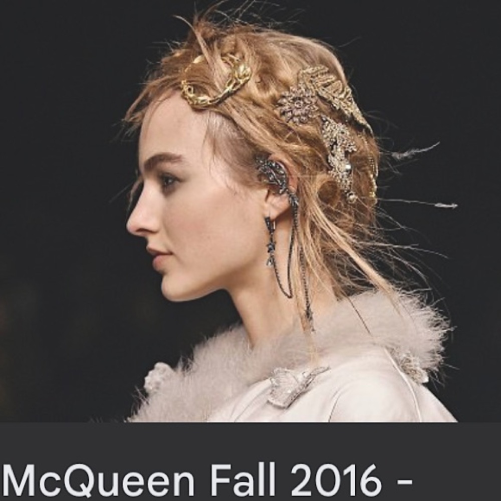 Alexander McQueen Fall 2016 Crescent Moon Ear Cuff